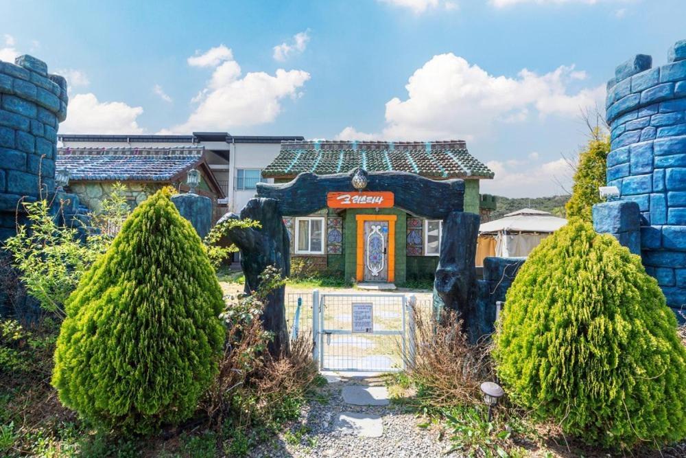 Lala Land Pet Friendly Pension Gyeongju Eksteriør billede