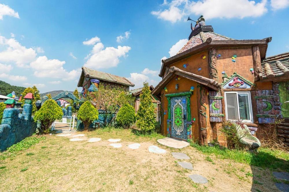 Lala Land Pet Friendly Pension Gyeongju Eksteriør billede