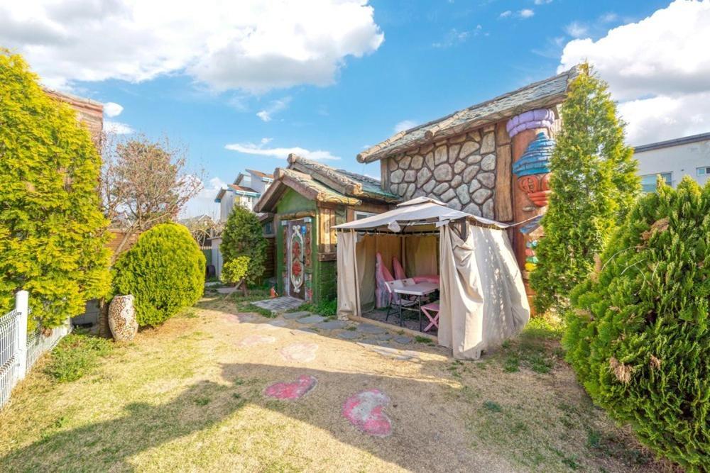 Lala Land Pet Friendly Pension Gyeongju Eksteriør billede