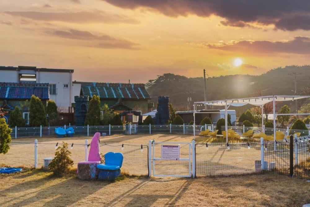 Lala Land Pet Friendly Pension Gyeongju Eksteriør billede